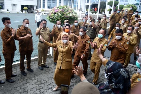 Haru dan Tangis Iringi Pelepasan Sekdaprov Sabrina